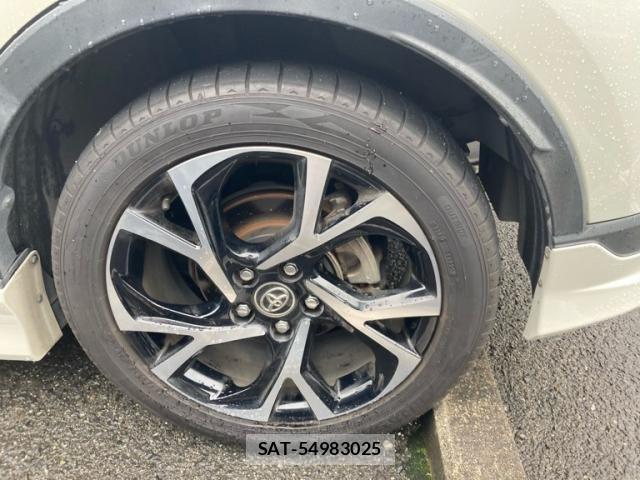 Toyota C-HR 2017-06 8098471-8