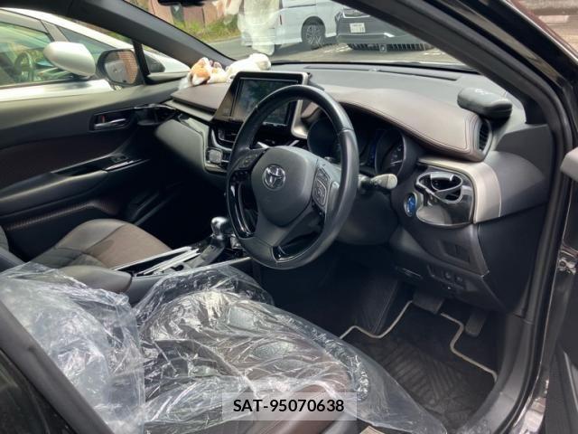 Toyota C-HR 2018-02 8098473-10
