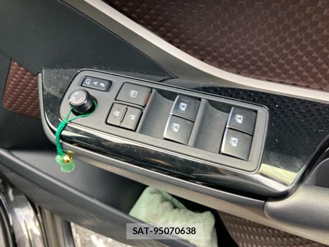 Toyota C-HR 2018-02 8098473-22