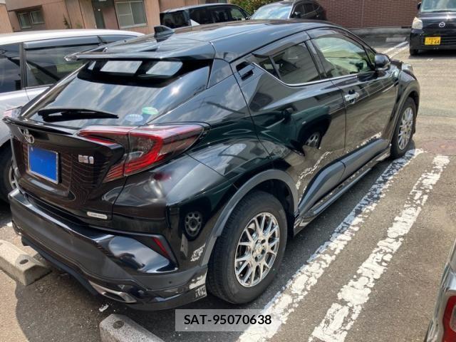 Toyota C-HR 2018-02 8098473-2