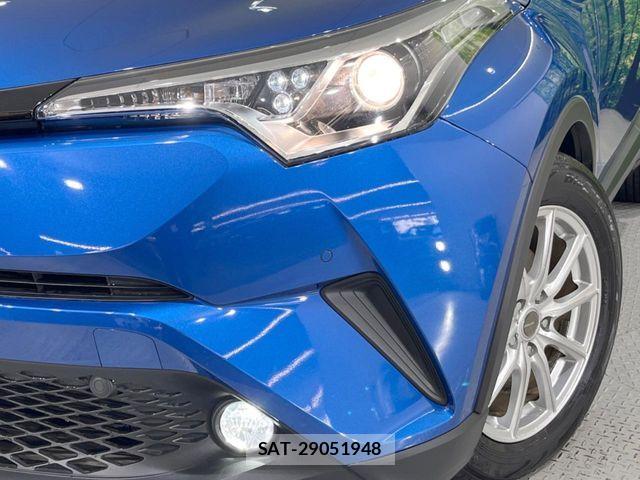 Toyota C-HR 2017-06 8098472-11