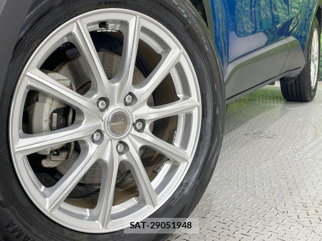Toyota C-HR 2017-06 8098472-12