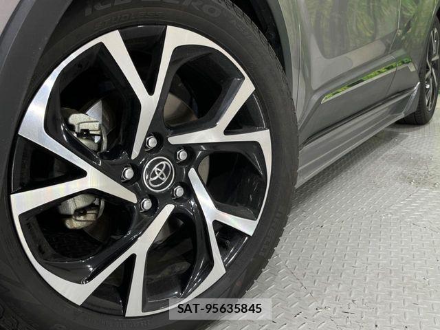 Toyota C-HR 2017-08 8098470-13