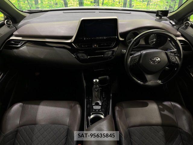 Toyota C-HR 2017-08 8098470-1