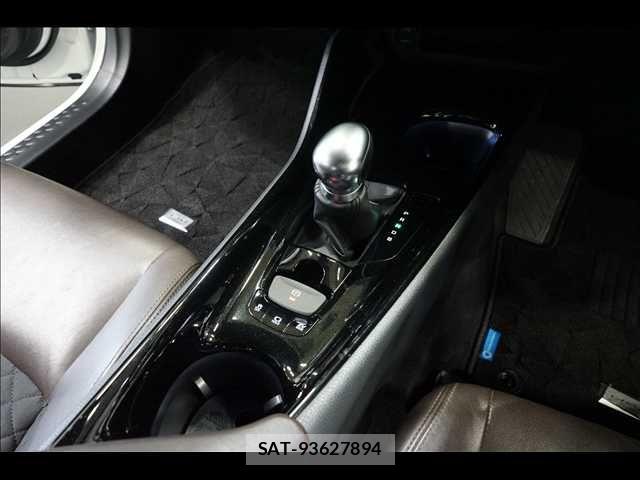 Toyota C-HR 2018-09 8098460-11