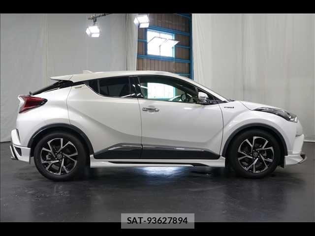 Toyota C-HR 2018-09 8098460-15