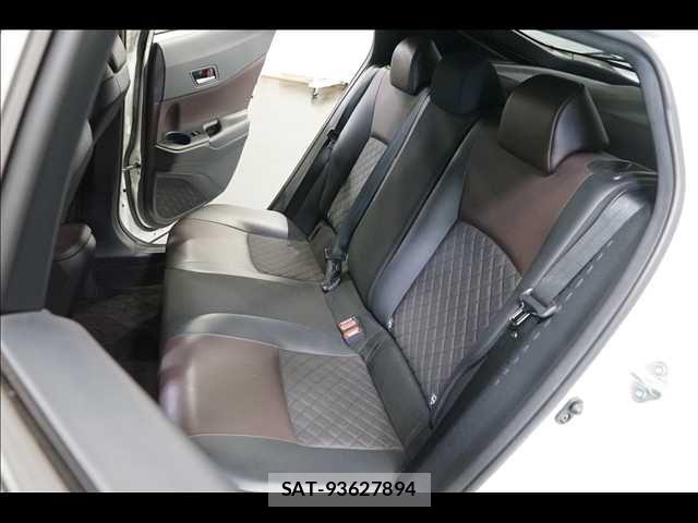 Toyota C-HR 2018-09 8098460-17
