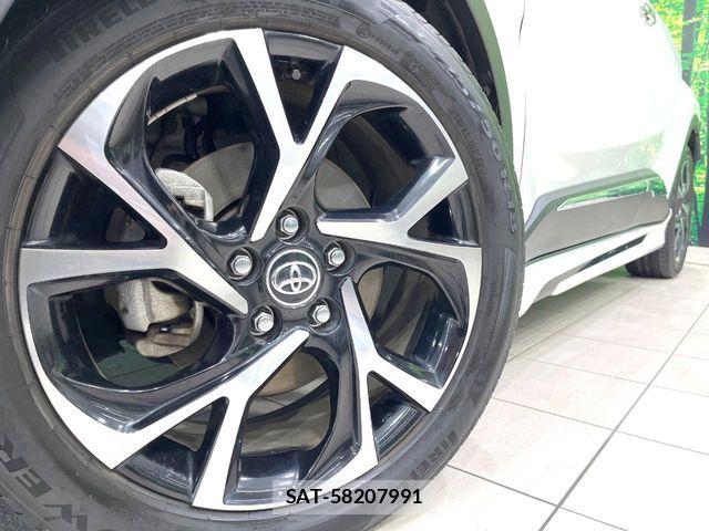 Toyota C-HR 2018-11 8129367-13