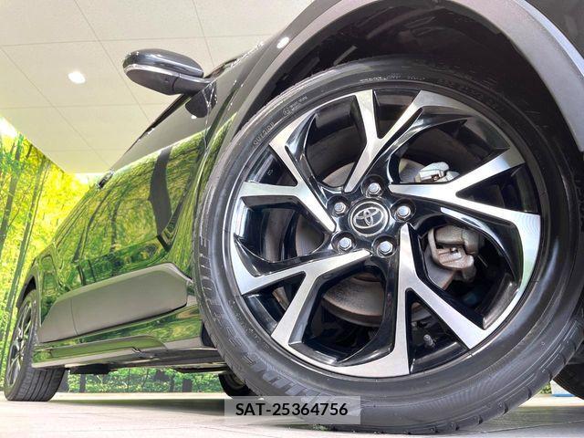 Toyota C-HR 2017-12 8129366-13