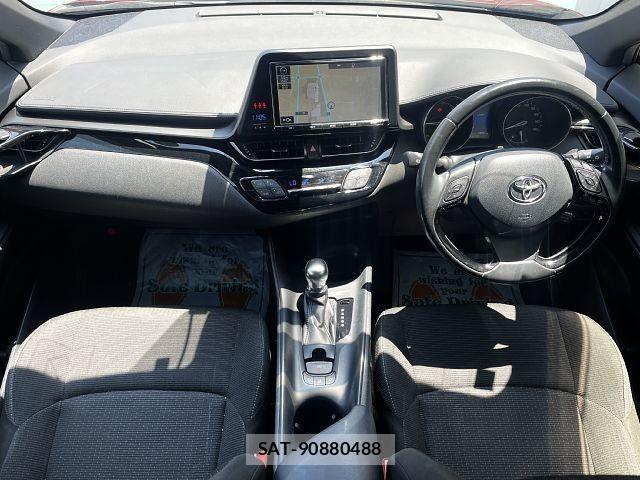 Toyota C-HR 2017-09 8129368-1