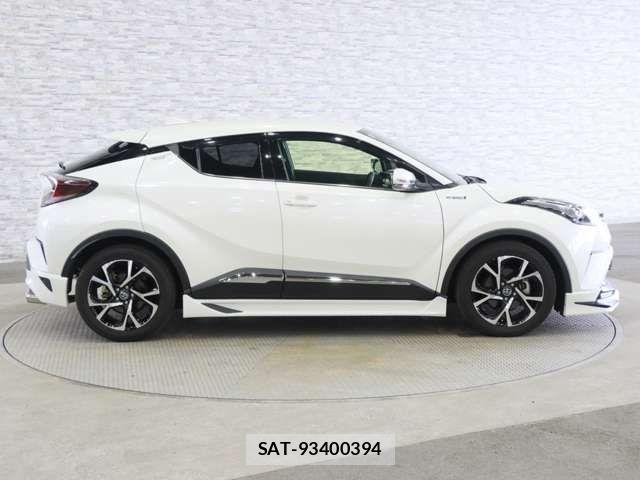 Toyota C-HR 2017-03 8145581-11