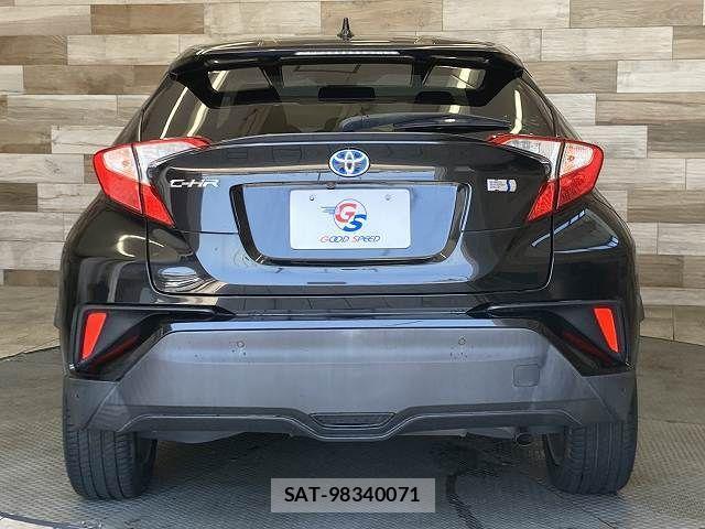 Toyota C-HR 2017-08 8145582-14