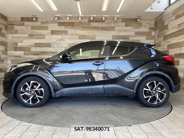 Toyota C-HR 2017-08 8145582-15