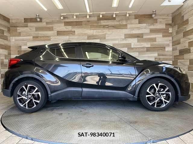 Toyota C-HR 2017-08 8145582-16