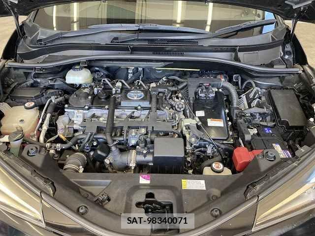 Toyota C-HR 2017-08 8145582-17