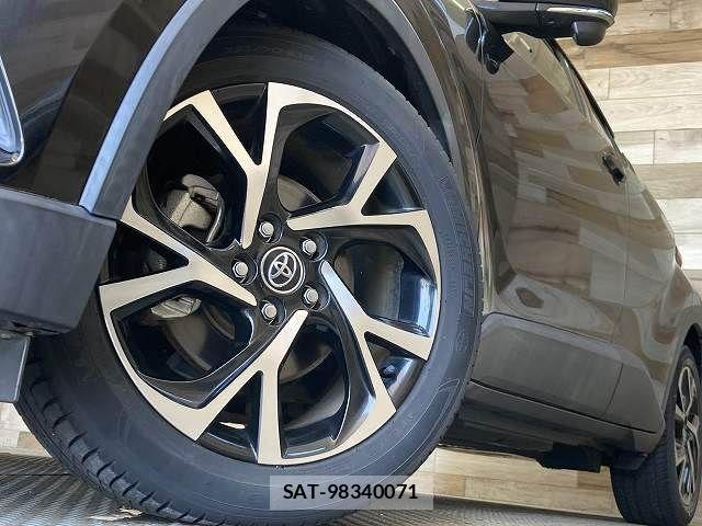 Toyota C-HR 2017-08 8145582-18