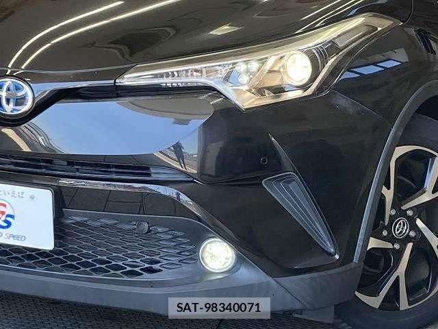 Toyota C-HR 2017-08 8145582-19