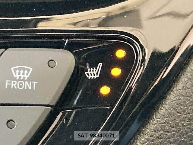 Toyota C-HR 2017-08 8145582-5