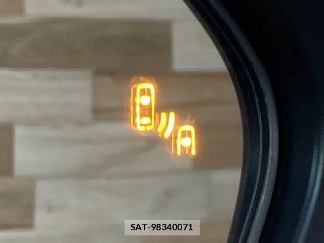 Toyota C-HR 2017-08 8145582-6