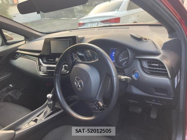 Toyota C-HR 2018-08 8158154-11