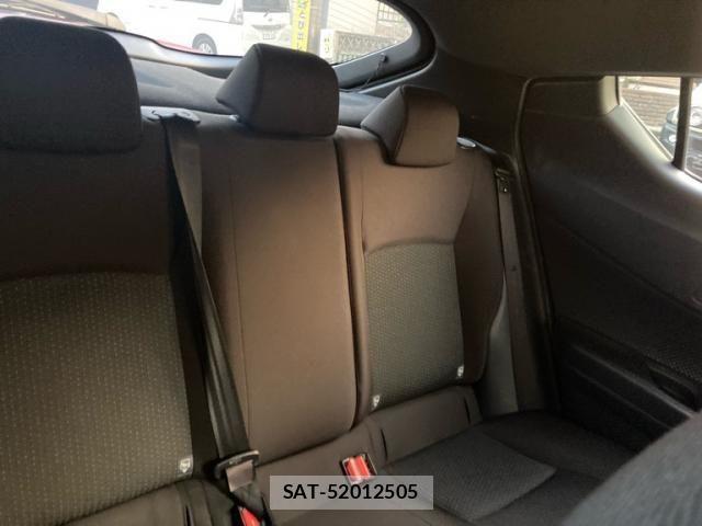 Toyota C-HR 2018-08 8158154-13