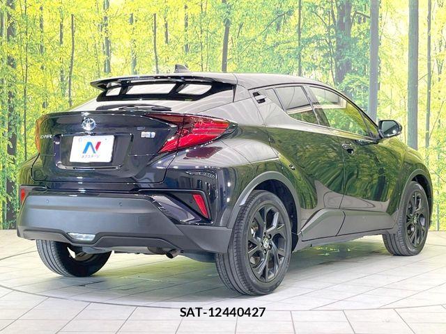 Toyota C-HR 2021-08 8206811-16