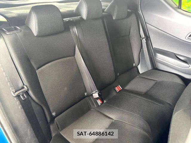 Toyota C-HR 2017-10 8206829-9