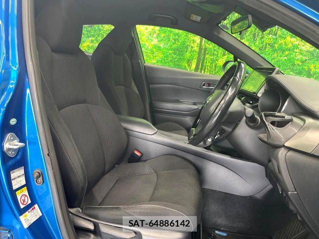 Toyota C-HR 2017-10 8206829-8