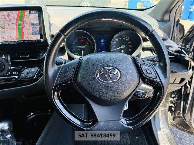 Toyota C-HR 2017-07 8206827-10