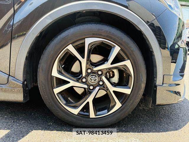 Toyota C-HR 2017-07 8206827-11