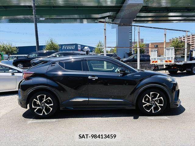 Toyota C-HR 2017-07 8206827-14