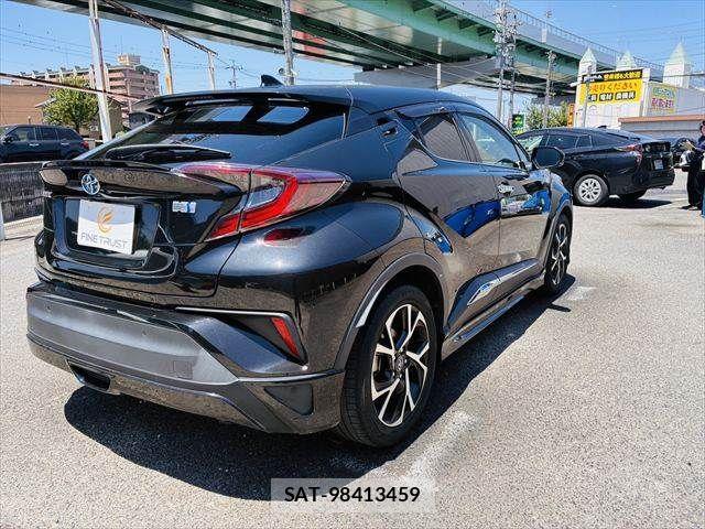 Toyota C-HR 2017-07 8206827-15
