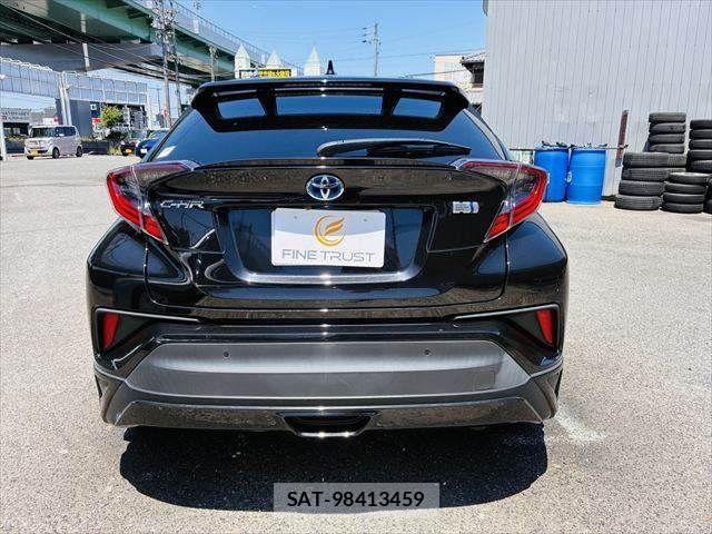 Toyota C-HR 2017-07 8206827-16