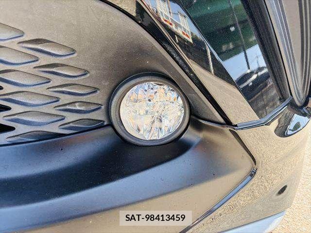 Toyota C-HR 2017-07 8206827-21