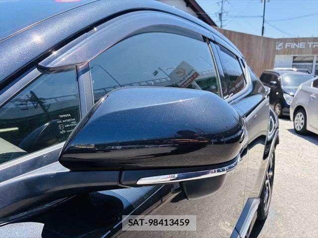 Toyota C-HR 2017-07 8206827-23
