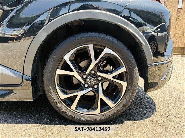 Toyota C-HR 2017-07 8206827-26