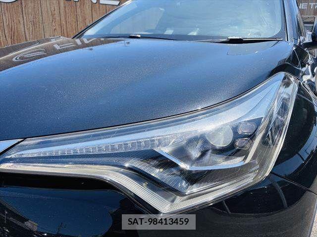 Toyota C-HR 2017-07 8206827-28