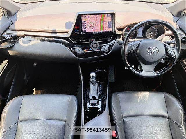 Toyota C-HR 2017-07 8206827-2
