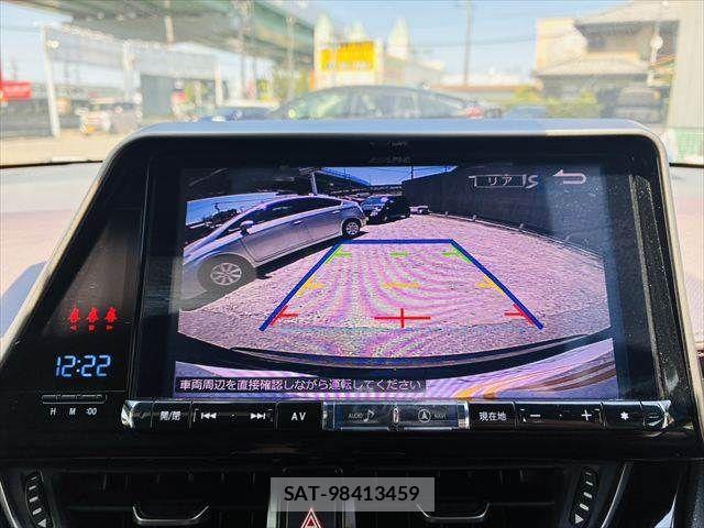 Toyota C-HR 2017-07 8206827-5