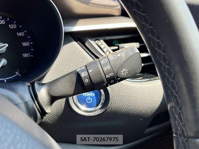 Toyota C-HR 2017-09 8206816-10