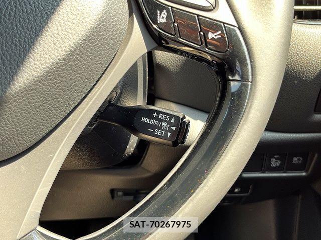 Toyota C-HR 2017-09 8206816-11