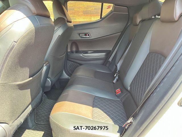 Toyota C-HR 2017-09 8206816-12
