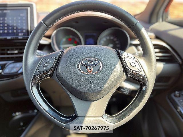 Toyota C-HR 2017-09 8206816-13