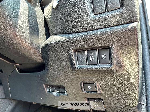 Toyota C-HR 2017-09 8206816-15