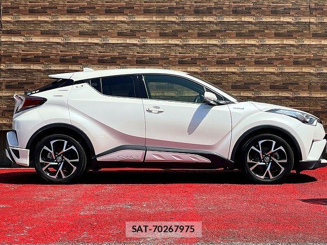 Toyota C-HR 2017-09 8206816-17