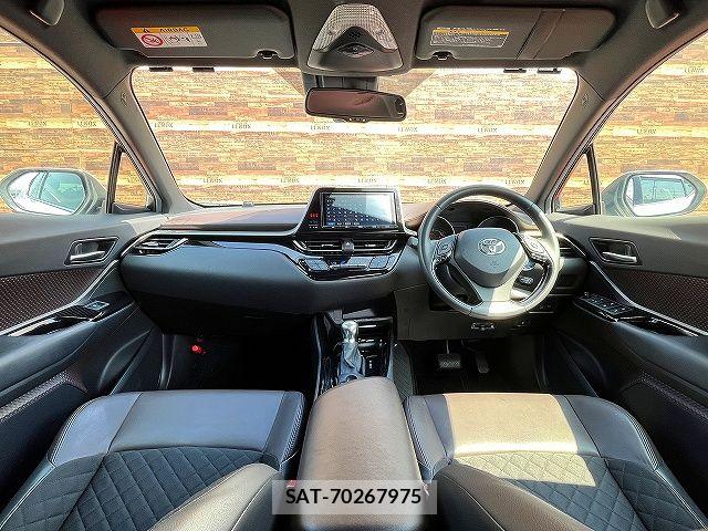 Toyota C-HR 2017-09 8206816-1