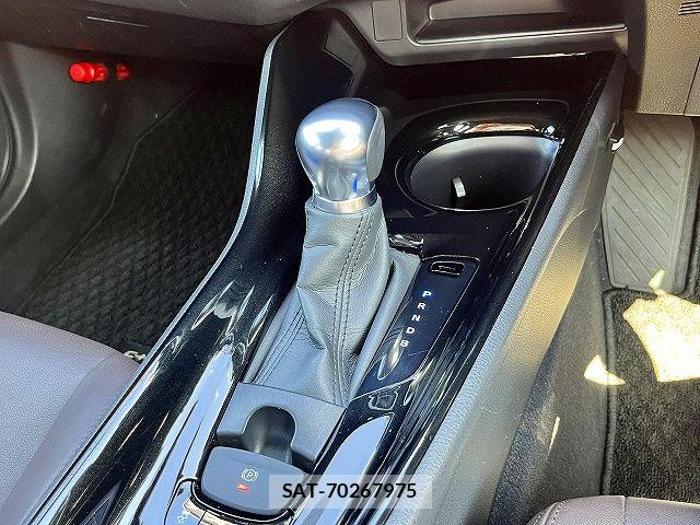 Toyota C-HR 2017-09 8206816-19