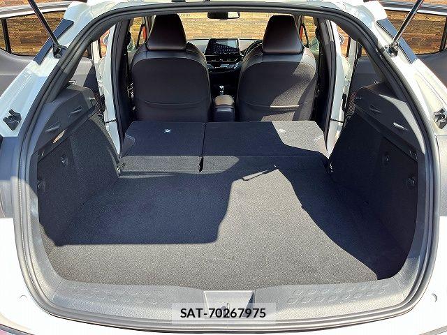 Toyota C-HR 2017-09 8206816-21