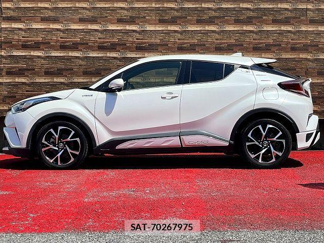 Toyota C-HR 2017-09 8206816-23