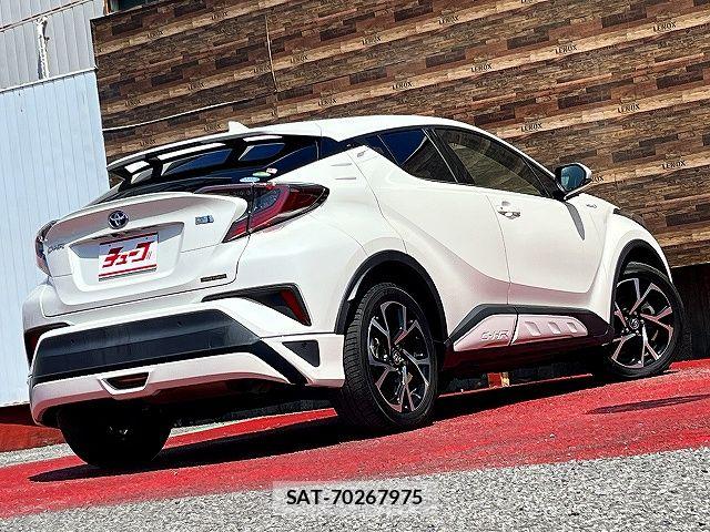 Toyota C-HR 2017-09 8206816-2